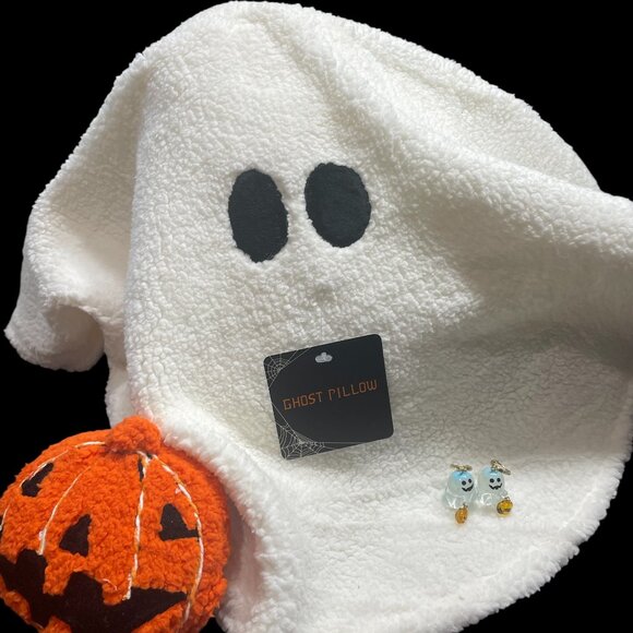 LOW START - GHOSTY PILLOW AND GHOST EARRINGS - NWT - Picture 1 of 2